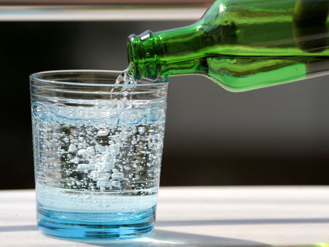 Напій, що бадьорить: день народження газованої води