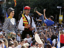 В Каталонии сотни тысяч человек вышли на улицы в поддержку независимости региона. Фоторепортаж