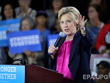 Клинтон отменила поездку в Калифорнию из-за пневмонии