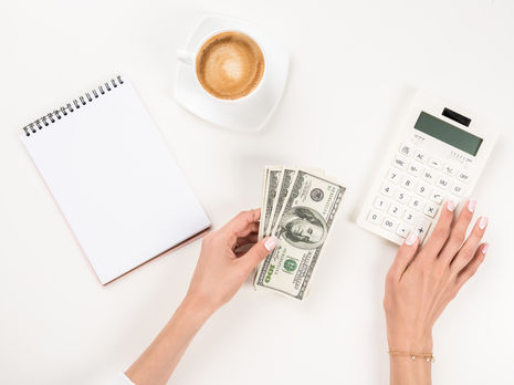 ﻿Гривня трохи подешевшала щодо долара і євро