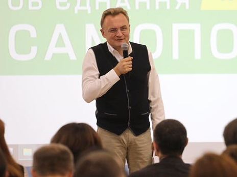 Львовским медикам, инфицированным коронавирусом, выделят по 20 тыс. грн – Садовый