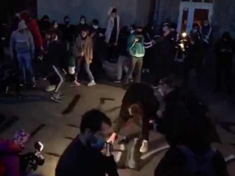 Дело Гандзюк. Активисты пришли с протестами под дом Венедиктовой и требуют ее отставки