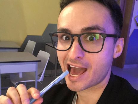 ﻿Шоумен Ласточкін спародіював Тодоренко і дістав ляпаса