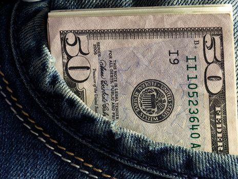 ﻿Гривня трохи зміцнилася щодо долара