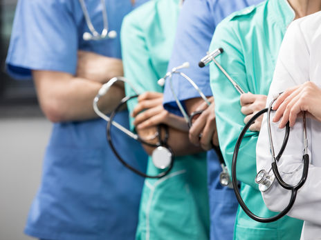 Коронавирусом в Украине заразилось 1976 медиков, из них 133 – за последние сутки