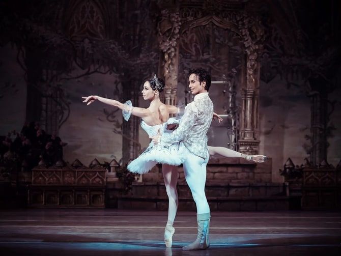 ﻿Кухар і Стоянов станцювали балет, лежачи в ліжку