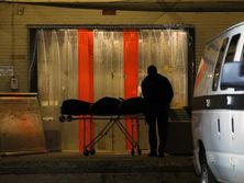 У Нью-Йорку у вантажівках виявили десятки тіл, які розкладалися