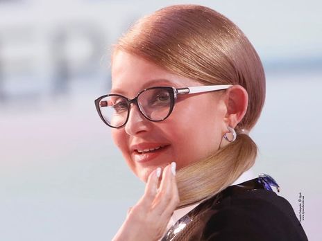 Тимошенко показала, как отдыхает вечером в рабочем кабинете