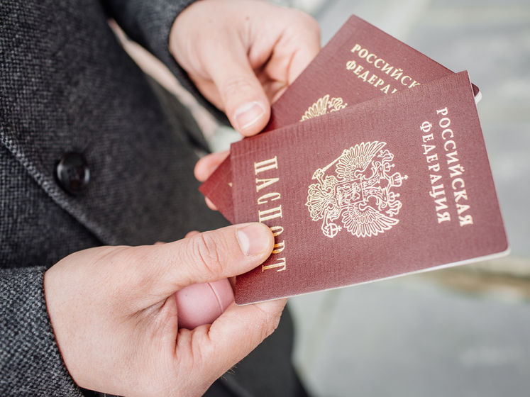 ﻿Кількість жителів Донбасу з російськими паспортами у 2020 році може перевищити 300 тис. осіб – командувач ООС