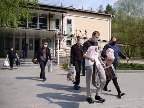 На Донбассе закончился срок обсервации освобожденных украинцев