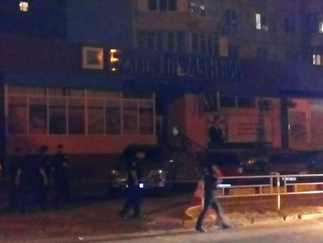 Полиция: В Херсоне произошел взрыв в здании одного из банковских отделений