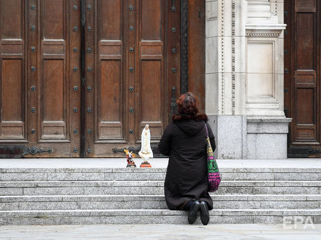 В Великобритании за сутки умерло вдвое меньше пациентов с коронавирусом, чем накануне