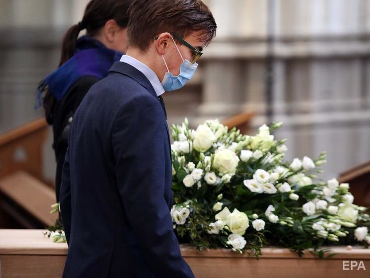 ﻿"Похорон-драйв". У Нідерландах придумали, як обійти заборону на відвідування похоронних церемоній