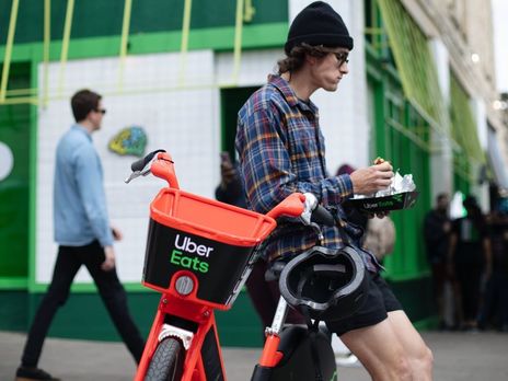 Сервис доставки еды Uber Eats прекращает работу в Украине