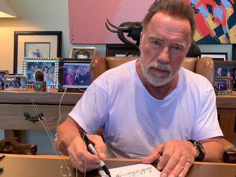 ﻿Шварценеггер оприлюднив фото молодшого сина в мантії та конфедератці