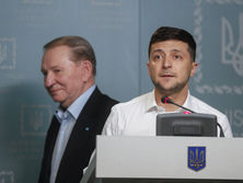 Зеленский утвердил состав делегации Украины для участия в трехсторонней контактной группе по Донбассу