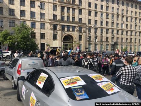 ﻿У центрі Києва протестують підприємці. Поліція посилила патрулювання і перекрила кілька вулиць