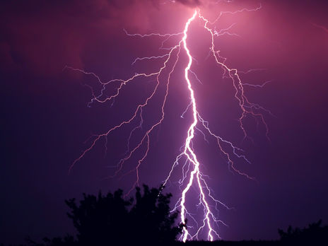 В Николаевской области молния убила подростка