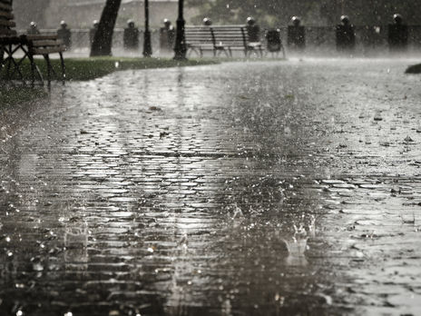 Найближчими днями в Україні прогнозують дощі, у Карпатах – сніг і заморозки