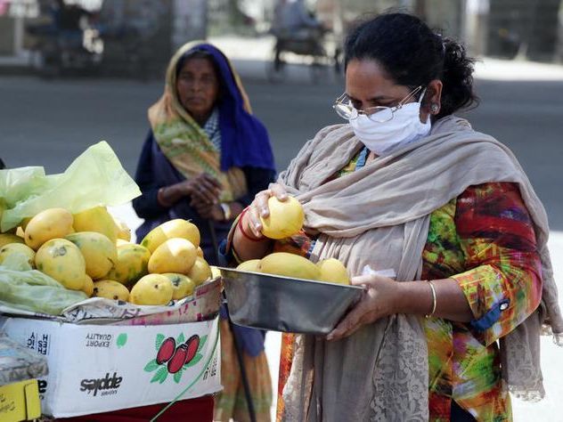 Более 120 млн жителей Индии лишились работы из-за коронавируса