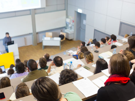 В Украине на месяц сдвинули вступительную кампанию