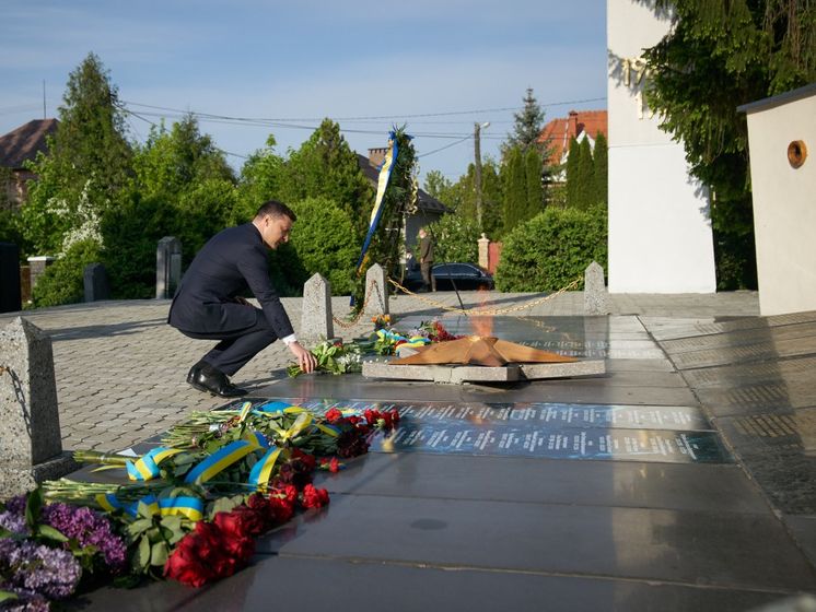 Зеленский в Закарпатье почтил память погибших во Второй мировой войне