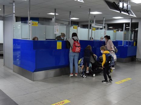 В Украину спецрейсами вернулись еще почти 700 украинцев