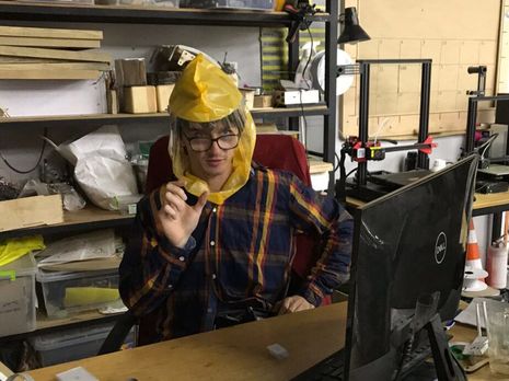 ﻿Українські інженери розробили захисні шоломи для лікарів, які в 15 разів дешевші від закордонних аналогів 