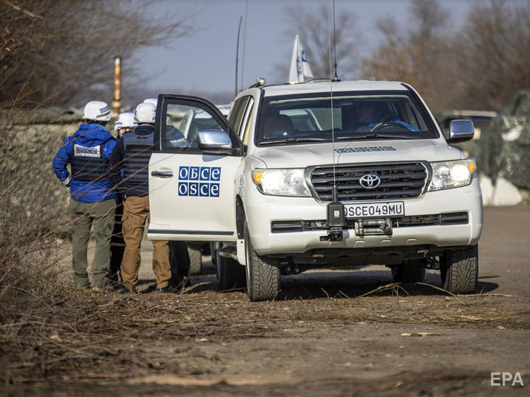 ﻿В ОБСЄ заявили, що озброєні сепаратисти протягом трьох годин утримували спостерігачів, які запускали безпілотник
