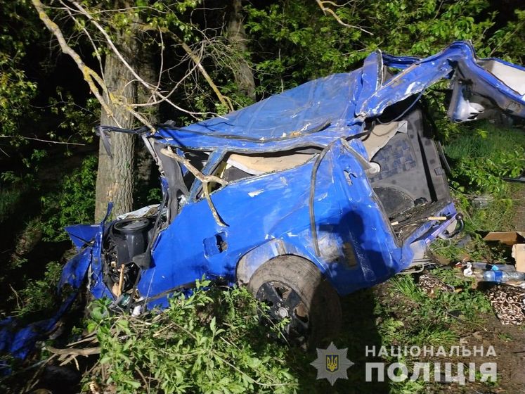 ﻿У Вінницькій області у ДТП потрапило авто з військовослужбовцями, три людини загинули