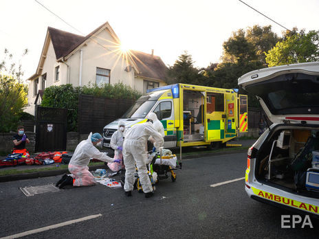 В Великобритании суточные потери от коронавируса сократились почти вдвое