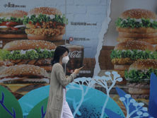 Новая вспышка коронавируса в Китае, Саудовская Аравия рекордно сокращает добычу нефти. Главное за день