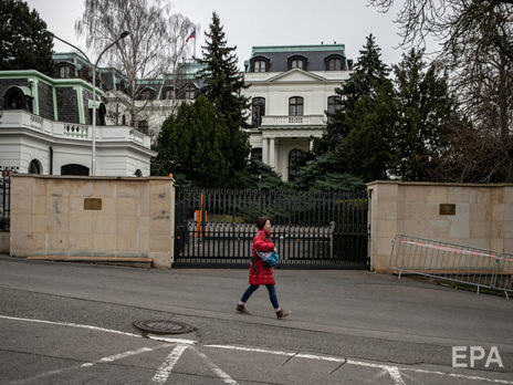 Посольство РФ в Чехии попросило охрану для российского дипломата после обвинений в подготовке покушения на чешских политиков 