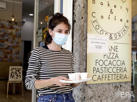 Правительство Италии раньше, чем планировало, позволило снять ограничения с баров, ресторанов и парикмахерских