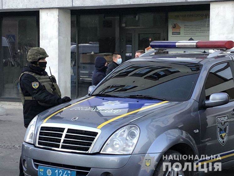 Во Львове мужчина угрожал взорвать гранату в ресторане, полиция три часа вела с ним переговоры