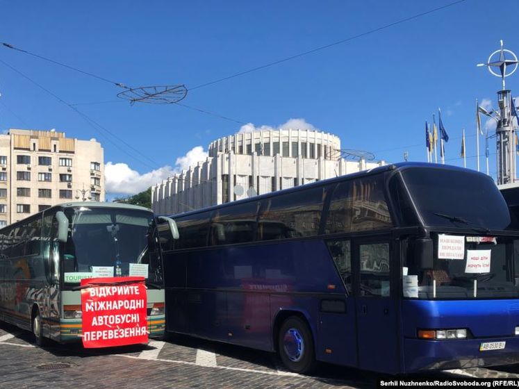 ﻿У центрі Києва протестують автобусні перевізники – вимагають послабити карантин 