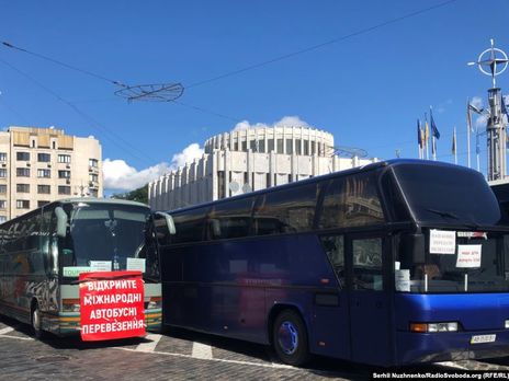 В центре Киева протестуют автобусные перевозчики – требуют ослабить карантин 