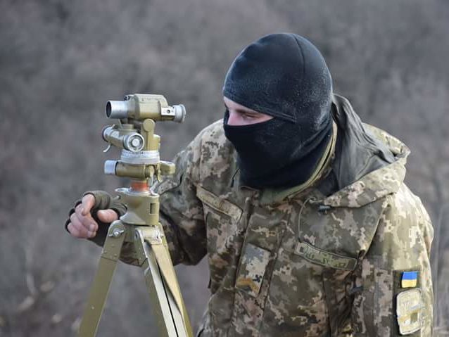 ﻿На Донбасі один український військовослужбовець загинув і двоє дістали поранення – штаб ООС