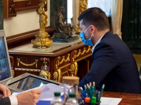 Зеленский поручил проконтролировать начисление медикам 300-процентных доплат за апрель