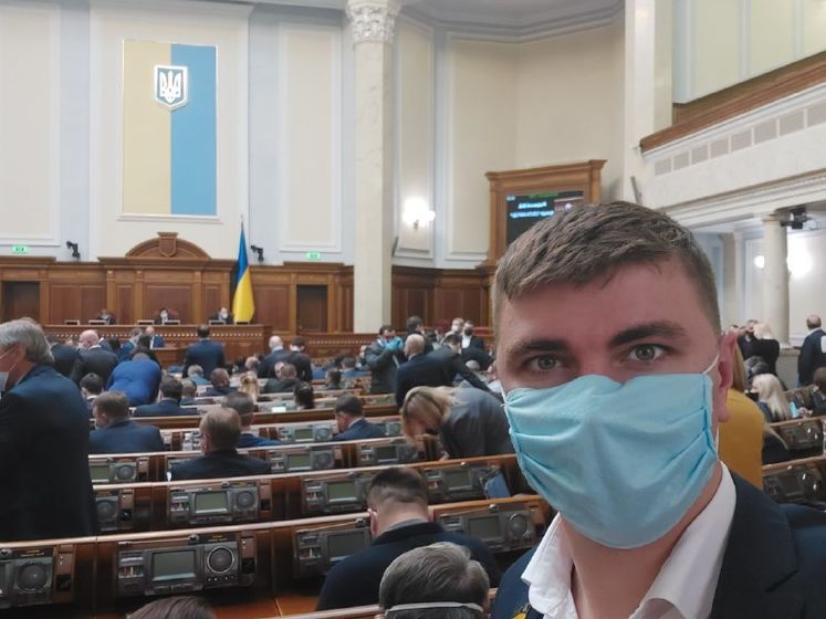 ﻿Виключений із фракції "Слуга народу" нардеп подав у суд на Разумкова і Гетманцева за "антиколомойський" закон