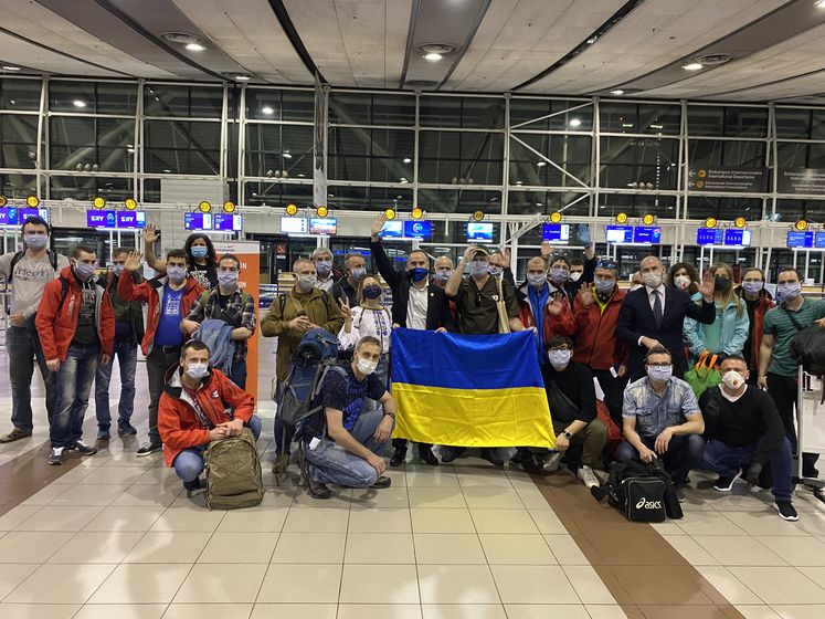 ﻿Учасникам 24-ї антарктичної експедиції вдалося виїхати в Україну