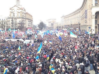 На протестах в центре столицы около полумиллиона людей
