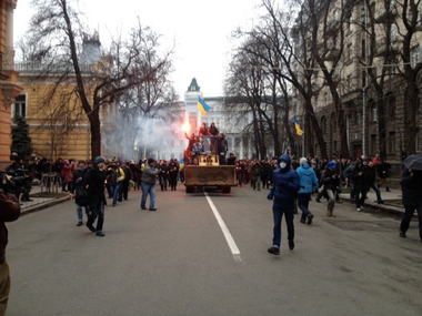 Источник: В центр Киева свозят всю столичную милицию