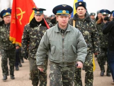 Украинские офицеры в Бельбеке требуют освобождения командира части Юлия Мамчура