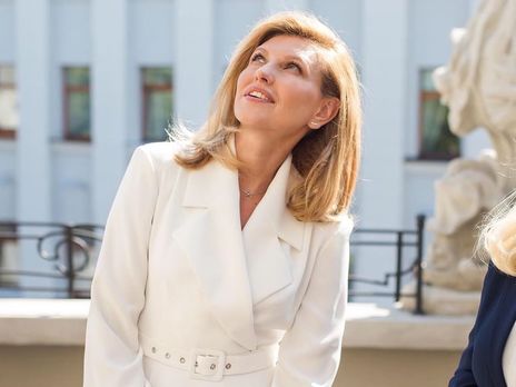 ﻿Зеленська передала сукню зі свого гардеробу на підтримку благодійного проєкту