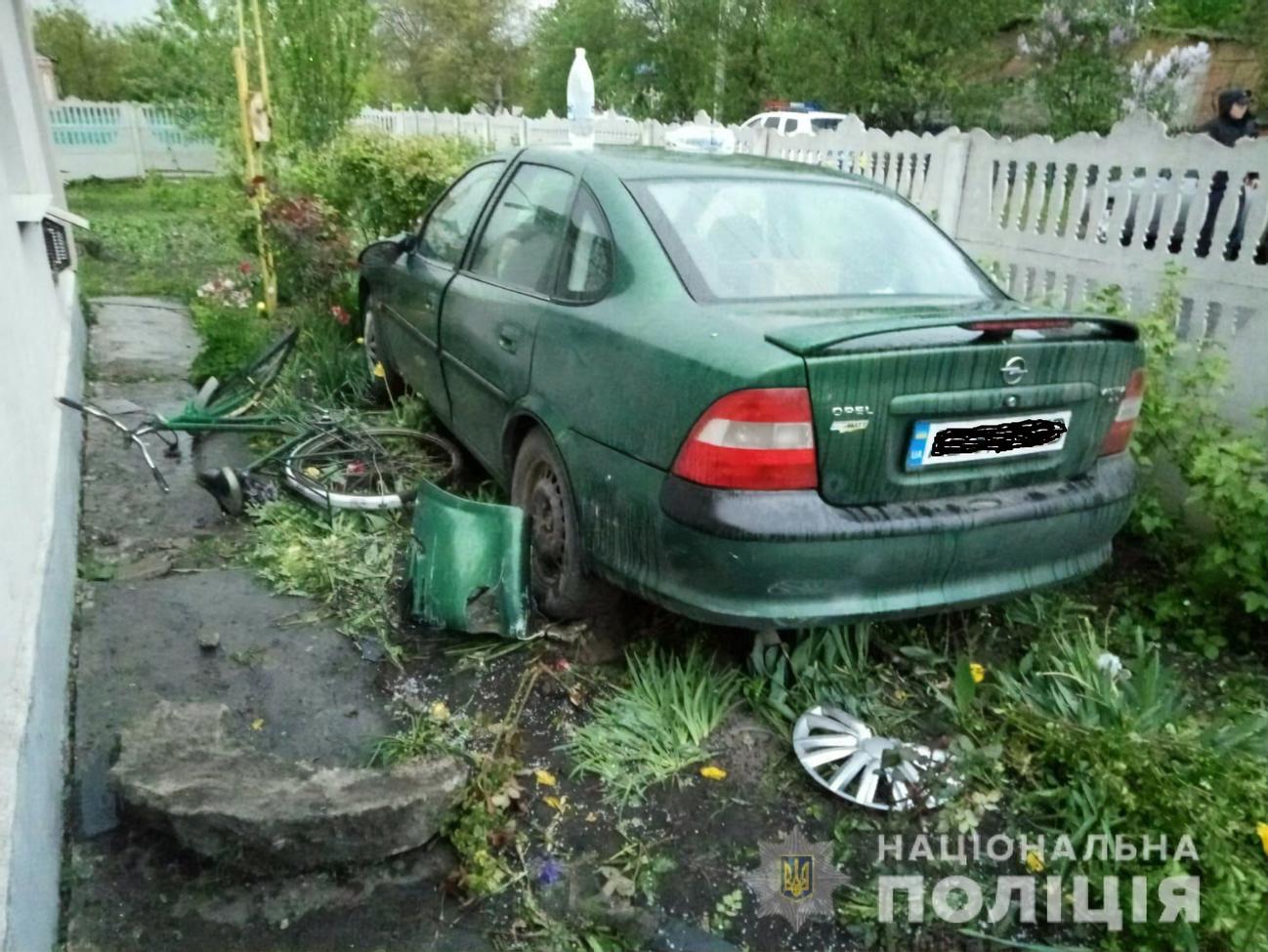 В Винницкой области пьяная женщина на Opel сбила мать с двумя детьми