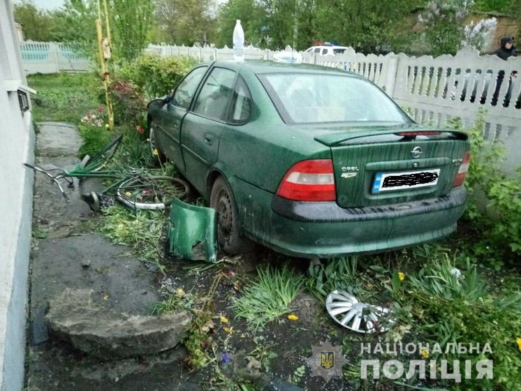 В Винницкой области пьяная женщина на Opel сбила мать с двумя детьми