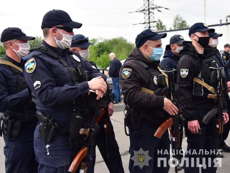 В Мариуполе силовики провели оперативно-профилактическую отработку территории. Фоторепортаж