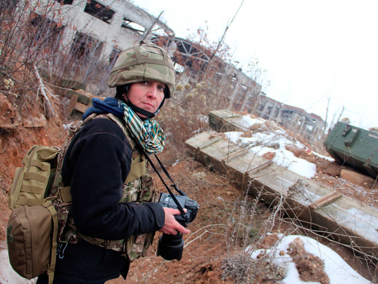 ﻿Бойовики "ЛНР" заявили, що українські нацгвардійці зґвалтували американську фотожурналістку. Вона назвала це повною нісенітницею