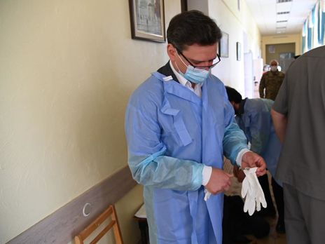 ﻿Кулеба: Ніхто українців тримати під замком не збирається